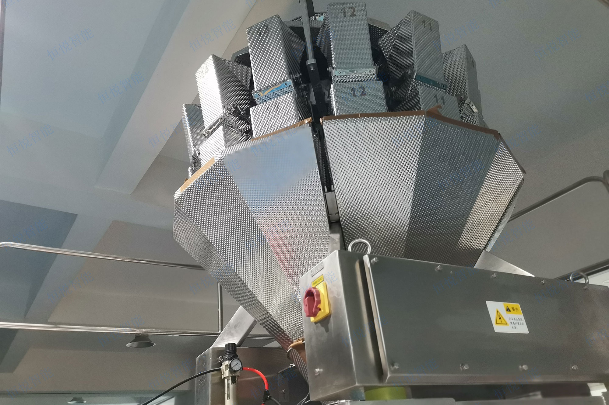 土豆粉自动91香蕉视频免费下载采用十四头电脑组合秤自动定量称重 土豆粉自动91香蕉视频免费下载采用十四头电脑组合秤自动定量称重