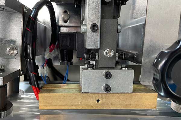 三伺服枕式91香蕉视频免费下载与物料接触部位采用30不锈钢制